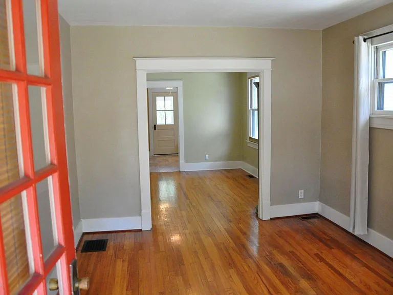 3829 Elmwood Ave — Photo 3