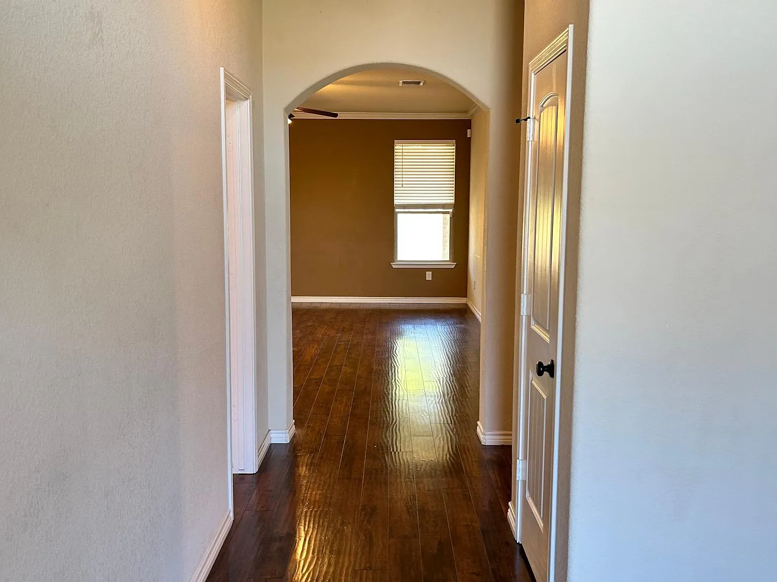 5 bed, 2541 sqft, $2,450 — Photo 3