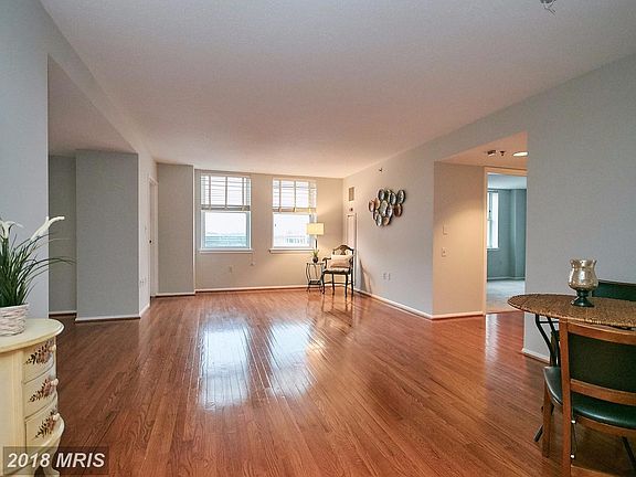5th image of 900 N Taylor St APT 912