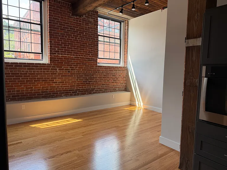 1665 Main Street — Photo 15