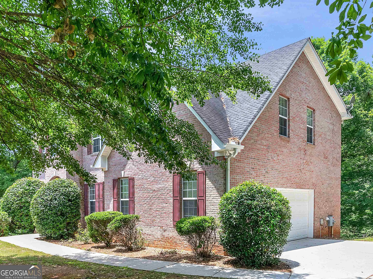 4 bed, 2.5 bath, 4288 sqft, $2,850 — Photo 2