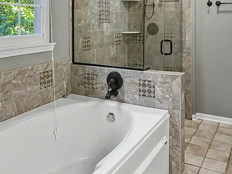 1213 Pennsbury Ln — Photo 16