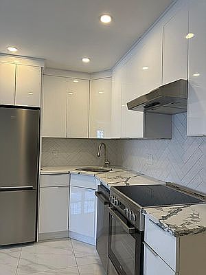 1st image of 21-06 Hoyt Ave S #1