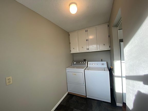 5th image of 828 Roosevelt St
