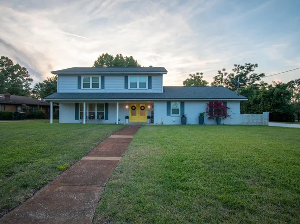 8526 Royal Lakes Dr, Jacksonville, FL 32256