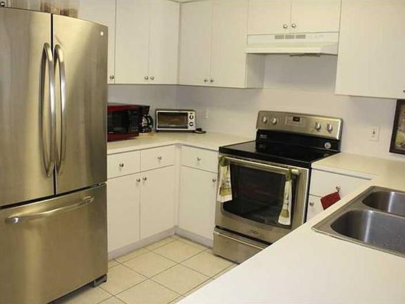 4th image of 218 NW 12th Ave APT 1001