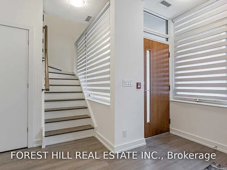 6 Parkwood Ave #Townhouse 102 — Photo 6