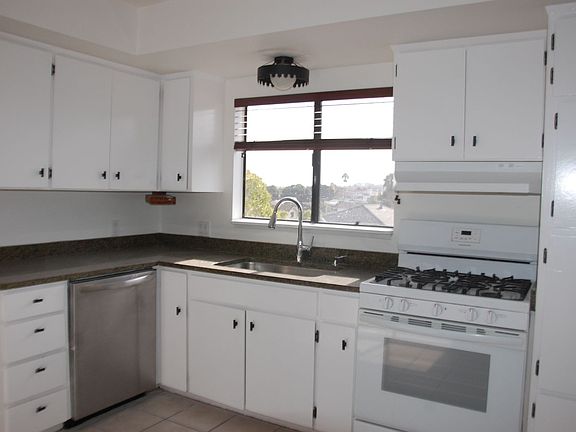 5th image of 733 N Voluntario St