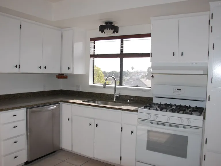 733 N Voluntario St — Photo 5