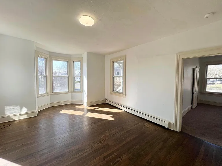 156 Main St — Photo 2