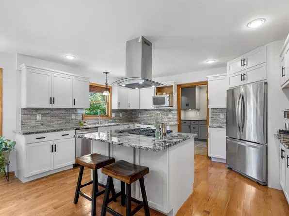 9882 Purgatory Rd, Eden Prairie, MN 55347