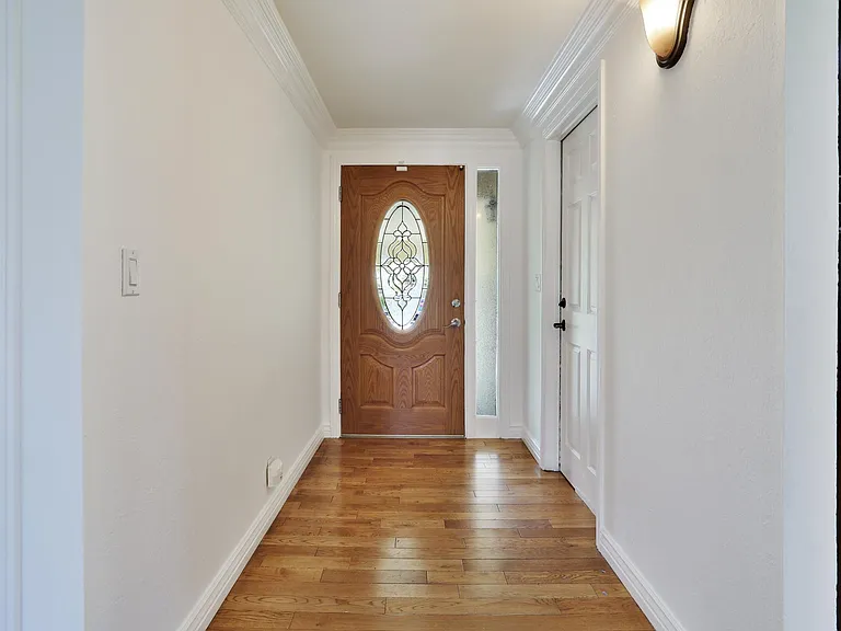 3209 Warwick Rd — Photo 2