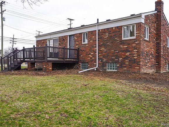 3rd image of 46985 Heydenreich Rd