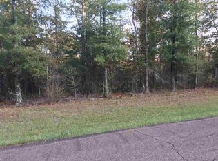 4 Country Club Rd, Forest, MS 39074