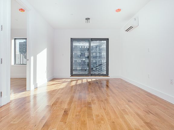 3rd image of 876 Bergen St APT 3B