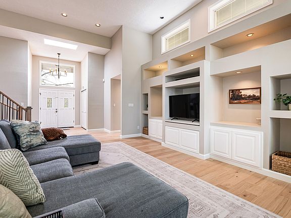 5th image of 9509 Tanoan Dr NE