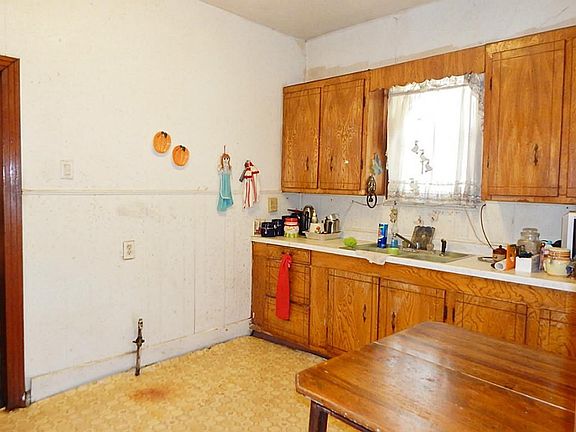 2nd image of 8013 Waxahachie St