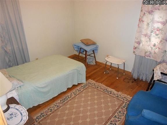 4th image of 10141 Beaconsfield Dr