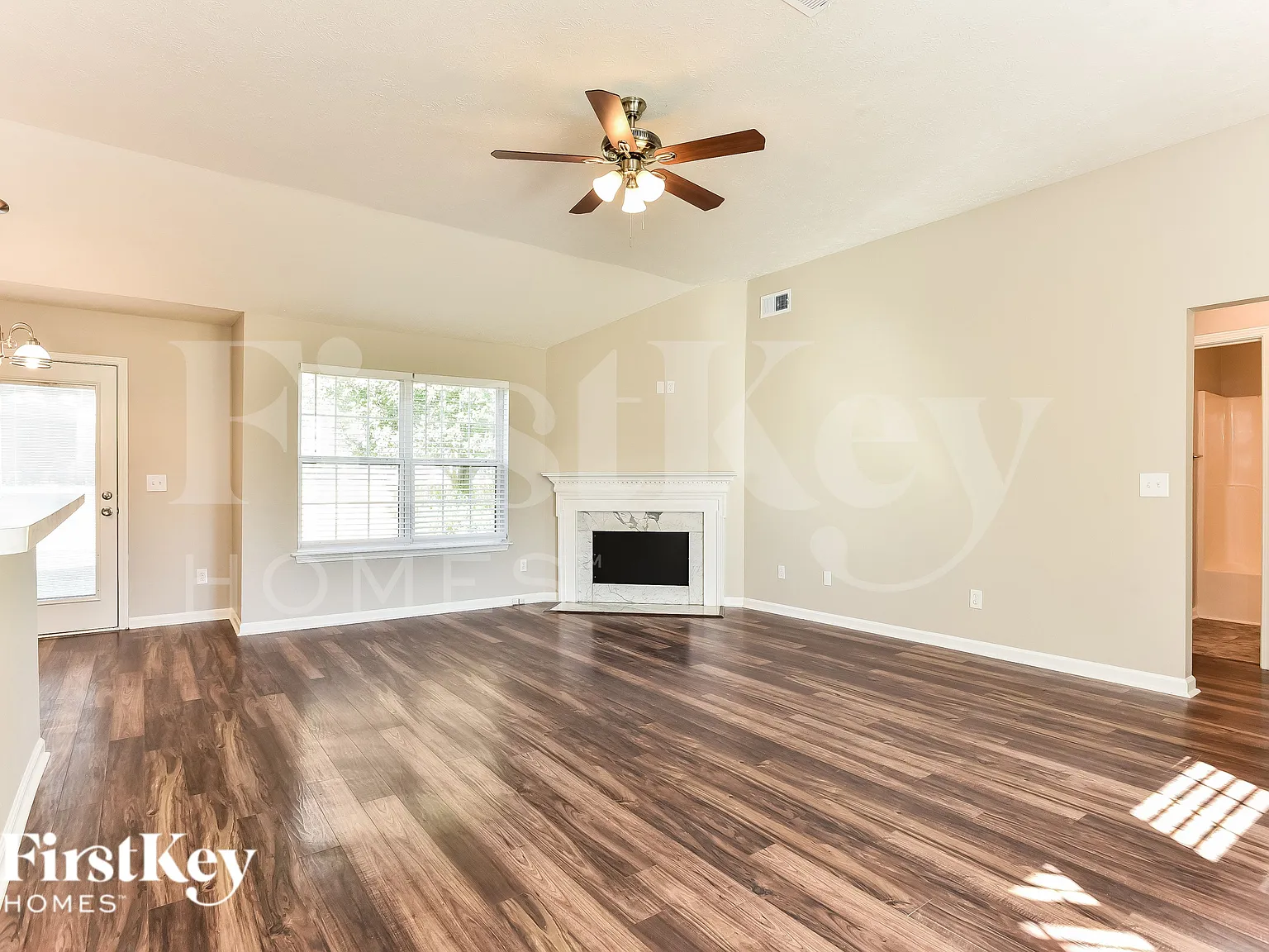 3 bed, 2.0 bath, 1363 sqft, $2,060 — Photo 4