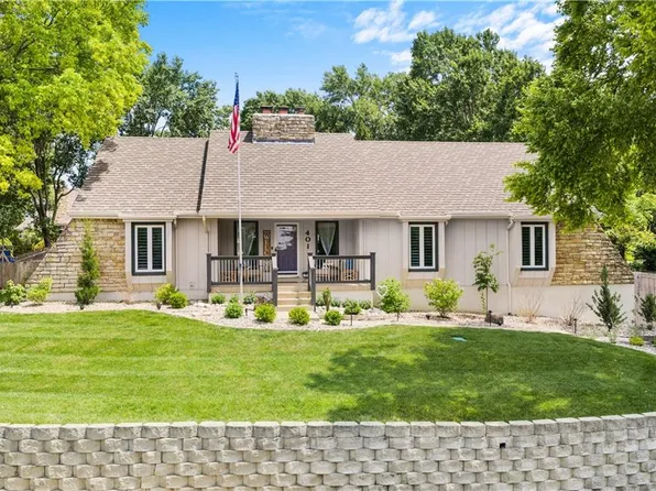 401 NE Landings Dr, Lees Summit, MO 64064