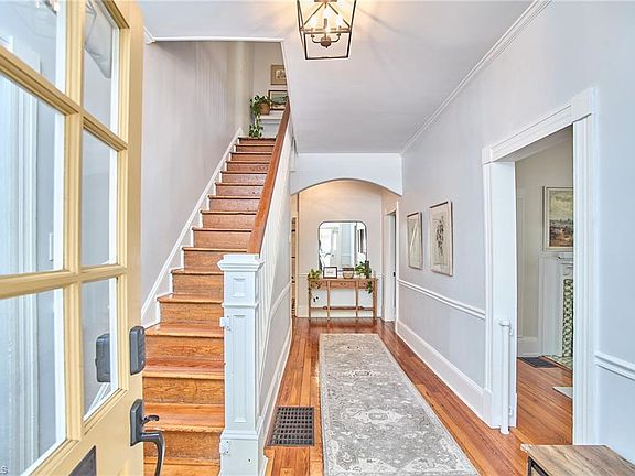 5th image of 130 N Poplar St