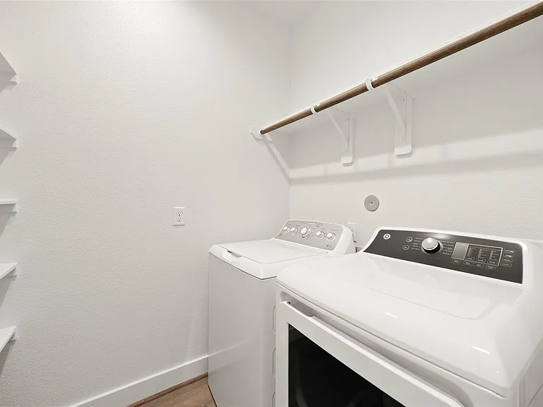 2711 Sunrise Breeze Dr — Photo 24