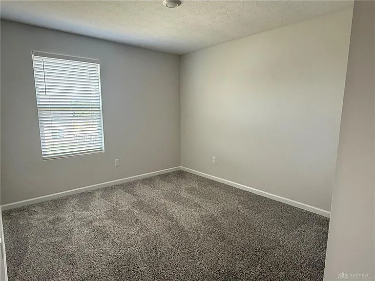 1460 Camden Ln — Photo 16