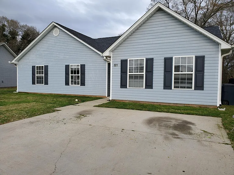 221 Cornerstone Ct — Photo 2