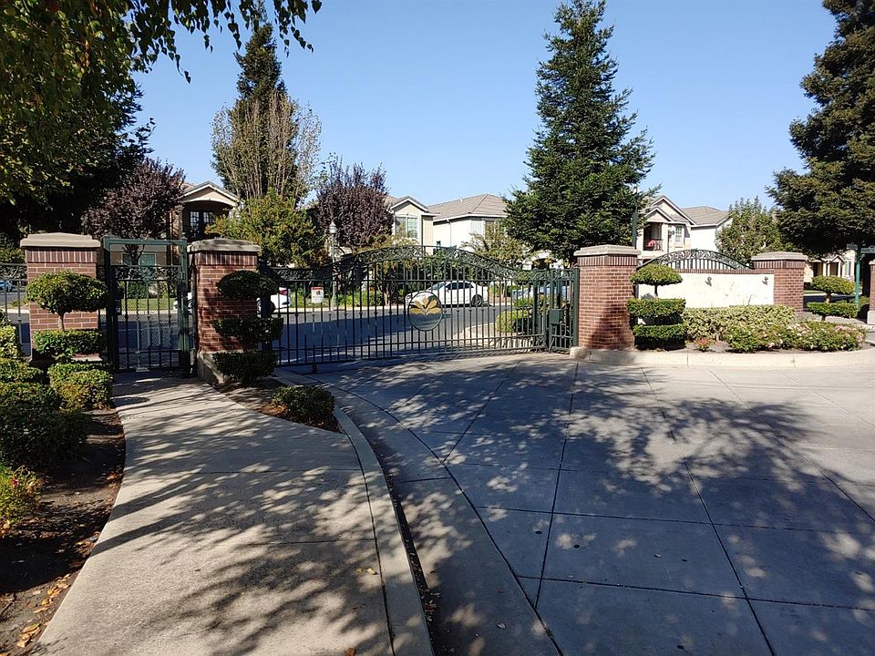 1st image of 3337 English Oak Cir