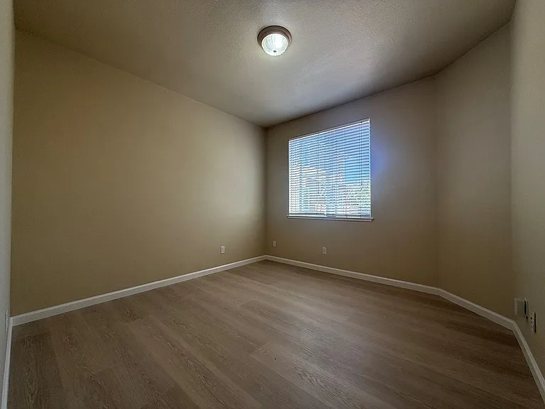 1463 Tucker St — Photo 11