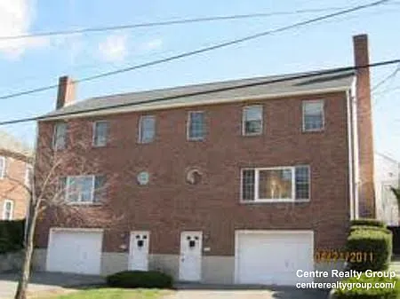 300 Adams St — Photo 29