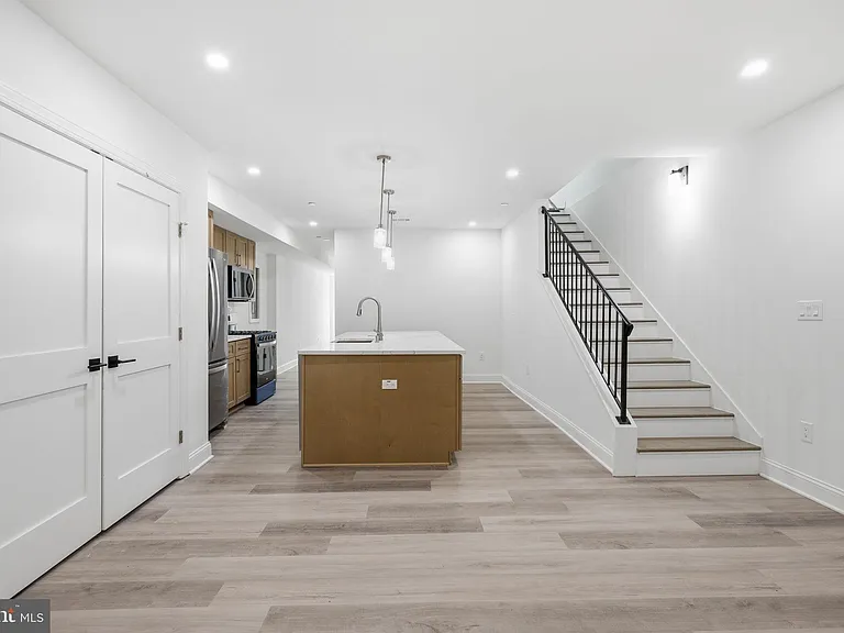 2404 N Capitol St NW #A — Photo 2