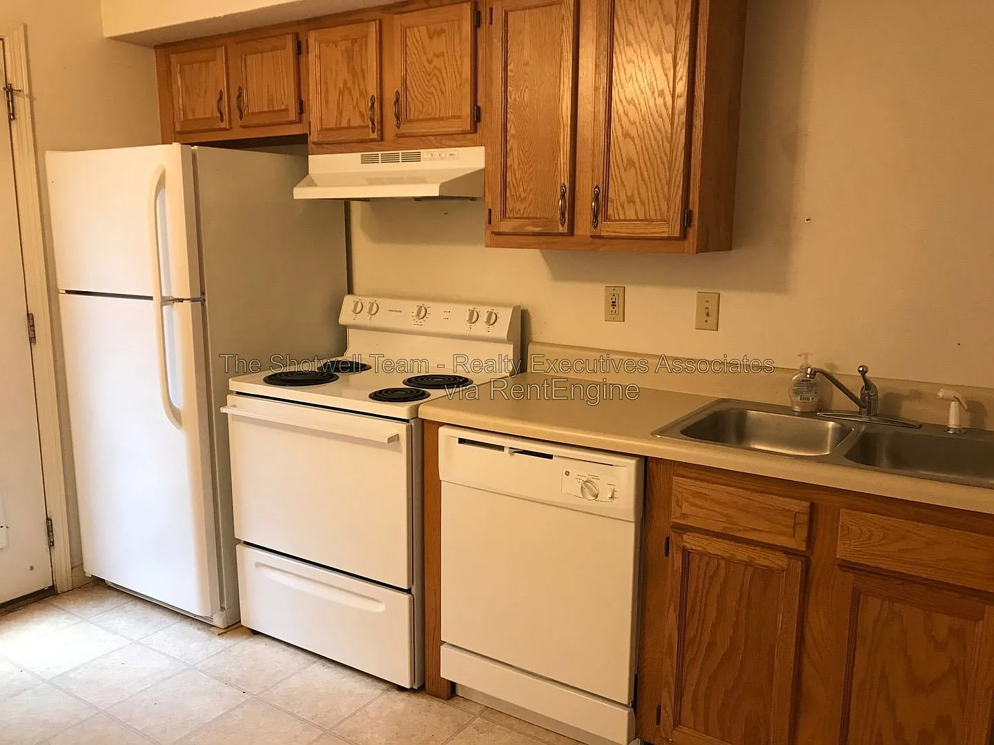2 bed, 1.5 bath, $1,495 — Photo 2