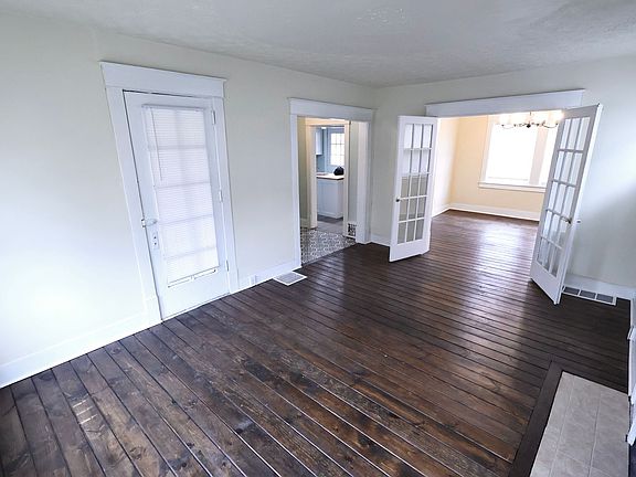 3rd image of 555 Brittain Rd