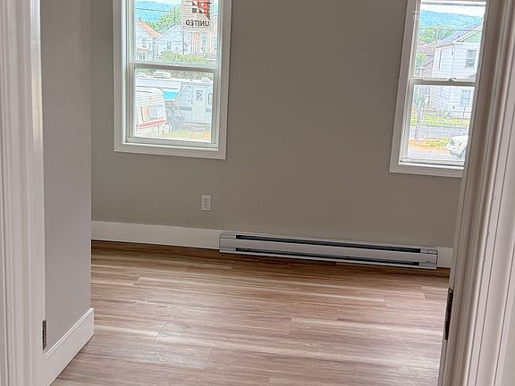 5th image of 422 Grand Ave