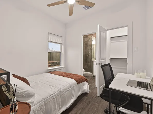 (undisclosed Address), Houston, TX 77011