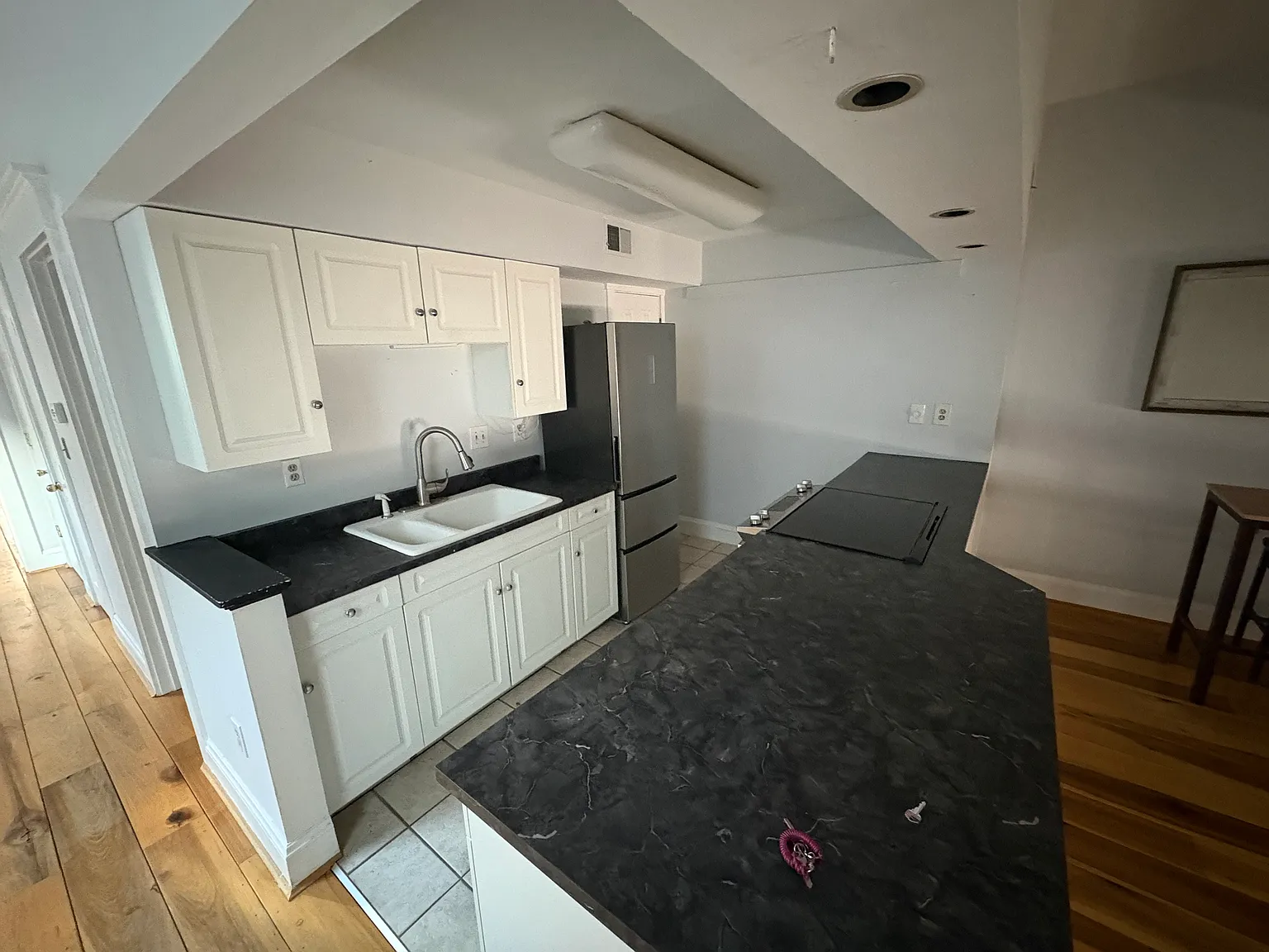 1 bed, 900 sqft, $1,200 — Photo 2