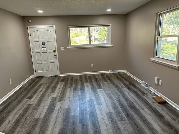 3rd image of 5613 Hayes St #5613