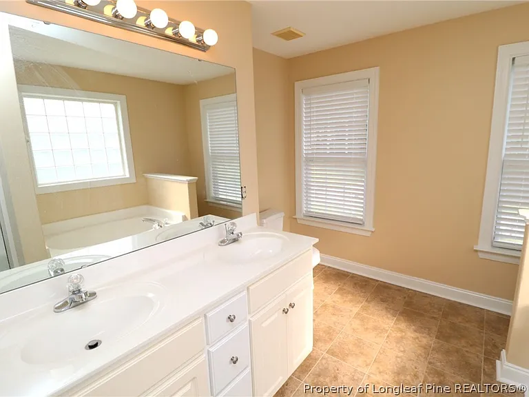 36 W Trafalgar Ct — Photo 23
