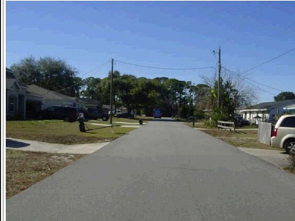 Exterior Neighborhood (street photo)