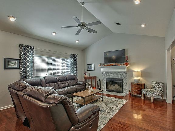 4th image of 4082 Forsythe Way