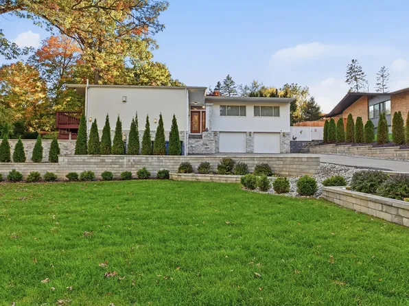 2866 Provincial Dr, Ann Arbor, MI 48104