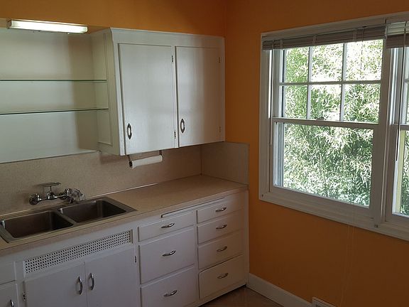 5th image of 4318 NE 42nd St