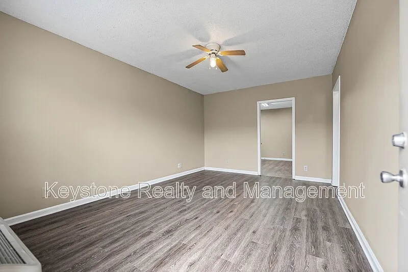 Building Photo - 704 Peachers Dr