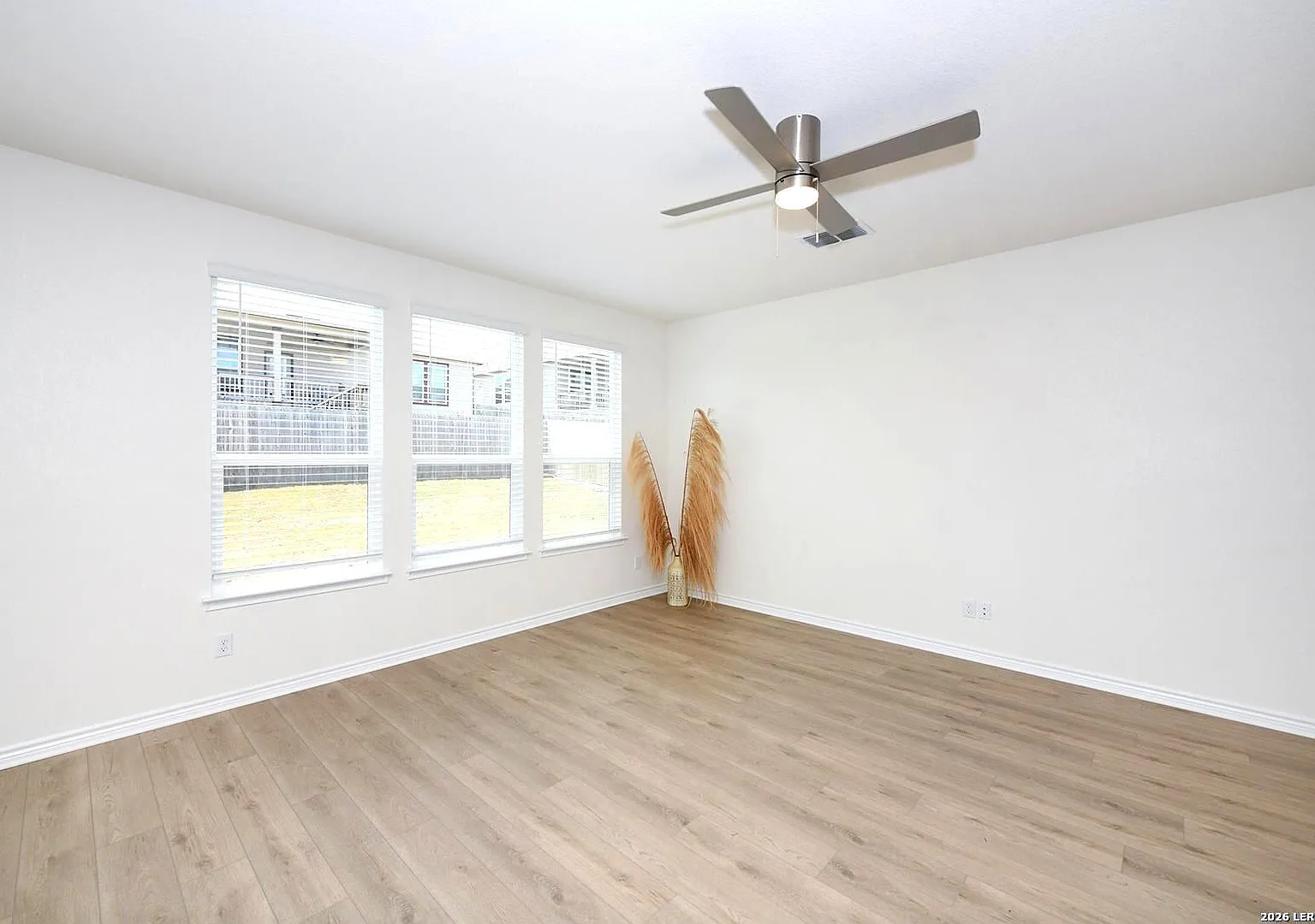 4 bed, 2.5 bath, 2350 sqft, $2,995 — Photo 4