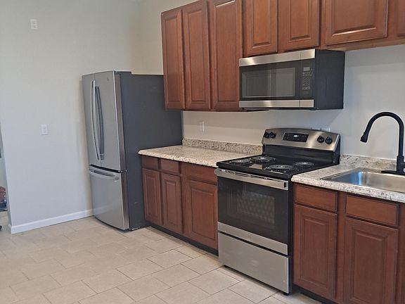 5th image of 3403 Montana St