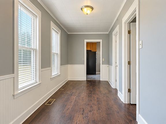 3rd image of 1105 Wilson Ave