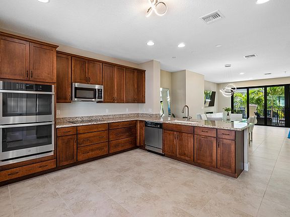 4th image of 616 Windward Cir N