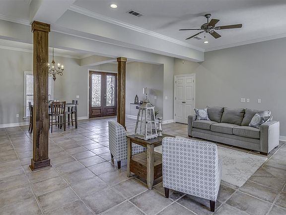 2nd image of 179 Woodlands Glen Cir