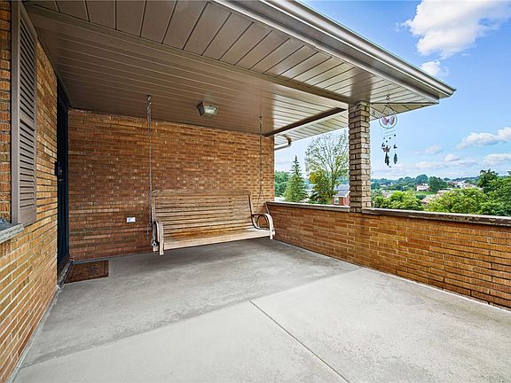 4th image of 425 Brierly Ln